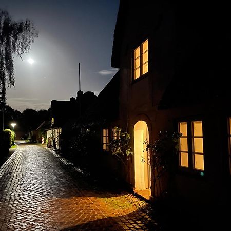ニーブルムKapitaenshaus Von 1712 - Neu Saniertアパートメント エクステリア 写真